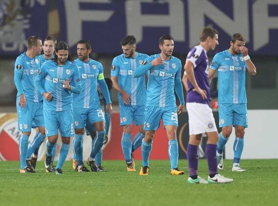 SOCCER - EL, A.Wien vs Rijeka VIENNA,AUSTRIA,19.OCT.17 - SOCCER - UEFA Europa League, FK Austria Wien vs HNK Rijeka. Image shows the rejoicing of Rijeka and Florian Klein (A.Wien). GEPAxpictures xChristianxOrt