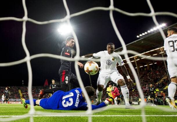 171019 Östersunds Salisu Abdullahi Gero gör 1-1 under fotbollsmatchen Europa League mellan Östersund och Athletic Bilbaoi den 19 oktober 2017 i Östersund.  Copyright: NilsxJakobsson BB171019NJ031