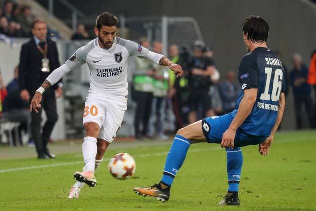 v left Junior Caicara Istanbul 80 Nico Schulz Hoffenheim 16 Action shot Action Game scene Football UEFA Europe League TSG 1899 Hoffenheim Istanbul Basaksehir xozx