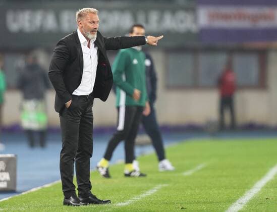 SOCCER - EL, A.Wien vs Rijeka VIENNA,AUSTRIA,19.OCT.17 - SOCCER - UEFA Europa League, FK Austria Wien vs HNK Rijeka. Image shows head coach Thorsten Fink (A.Wien). GEPAxpictures xChristianxOrt