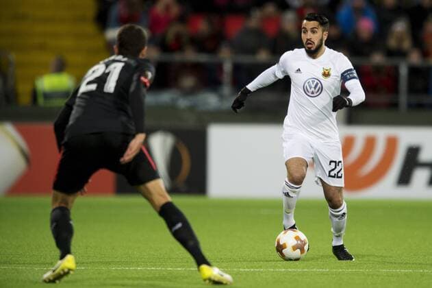 171019 Athletic Bilbaos Mikel Vesga och Östersunds Brwa Nouri under fotbollsmatchen Europa League mellan Östersund och Athletic Bilbao den 19 oktober 2017 i Östersund.  Copyright: NilsxJakobsson BB171019NJ039