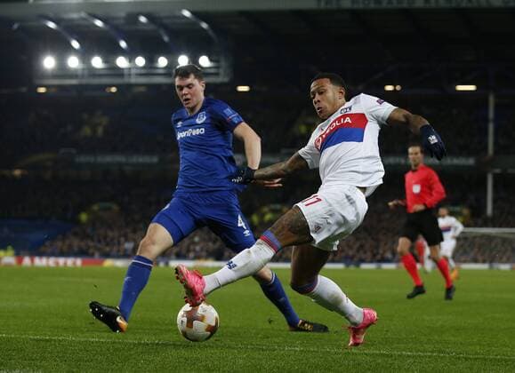 Memphis Depay of Lyon forced out by Michael Keane of Everton during the Europa League Group E match at Goodison Park Stadium, Liverpool. Picture date: October 19th 2017. Picture credit should read: Simon Bellis Sportimage EDITORIAL USE ONLY. No use with unauthorised audio, video, data, fixture lists, club league logos or live services. Online in-match use limited to 120 images, no video emulation. No use in betting, games or single club league player publications.
