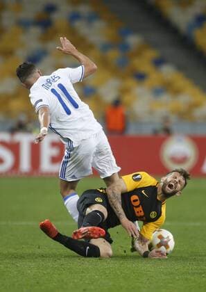 October 19, 2017 - Junior Moraes (L ) of Dynamo vies for the ball with Miralem Sulejmani (R ) of Young Boys during the UEFA Europa League Group B soccer match between FC Dynamo Kyiv and FC Young Boys at the NSK Olimpiyskyi in Kyiv, Ukraine, October 19, 2017. The UEFA Europa League Group B soccer match between FC Dynamo Kyiv and FC Young Boys at the NSK Olimpiyskyi in Kyiv. - ZUMAs334 80531902st Copyright: xAnatoliixStepanovx