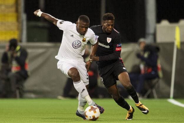 171019 Östersunds Salisu Abdullahi Gero och Athletic Bilbaos Inaki Williams under fotbollsmatchen Europa League mellan Östersund och Athletic Bilbao den 19 oktober 2017 i Östersund.  Copyright: NilsxJakobsson BB171019NJ076