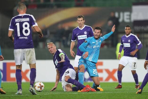 SOCCER - EL, A.Wien vs Rijeka VIENNA,AUSTRIA,19.OCT.17 - SOCCER - UEFA Europa League, FK Austria Wien vs HNK Rijeka. Image shows Heiko Westermann (A.Wien), Raphael Holzhauser (A.Wien), Florian Klein (A.Wien), Alexander Gorgon (Rijeka) and Ismael Tajouri (A.Wien). GEPAxpictures xChristianxOrt