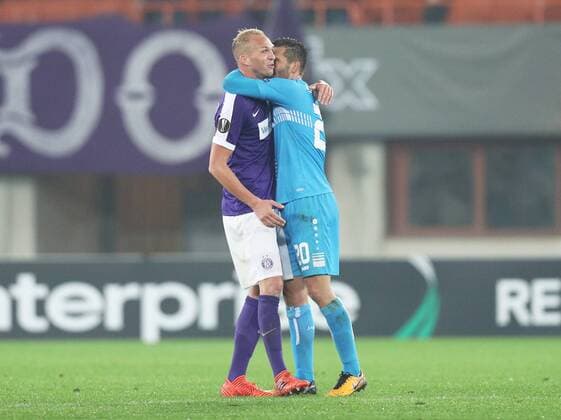 SOCCER - EL, A.Wien vs Rijeka VIENNA,AUSTRIA,19.OCT.17 - SOCCER - UEFA Europa League, FK Austria Wien vs HNK Rijeka. Image shows Raphael Holzhauser (A.Wien) and Alexander Gorgon (Rijeka). GEPAxpictures xChristianxOrt