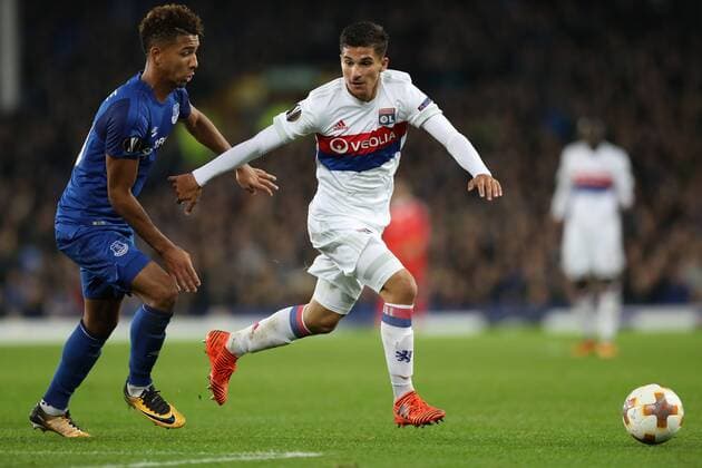 Football - 2017 2018 UEFA Europa League - Group E: Everton vs. Olympique Lyonnais (Lyon) Bertrand Traore of Lyon and Mason Holgate of Everton at Goodison Park. COLORSPORT LYNNE CAMERON 