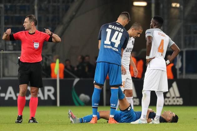 v left Sandro Wagner Hoffenheim 14 cares to to the Scorer Nadiem Amiri Hoffenheim 18 the division at Bottom is injured Injury injured Sporting Injury Football UEFA Europe League TSG 1899 Hoffenheim Istanbul Basaksehir xozx