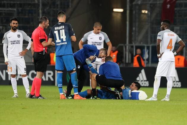Medics care to to the Scorer Nadiem Amiri Hoffenheim 18 the division on the Bottom is injured Injury injured Sporting Injury Football UEFA Europe League TSG 1899 Hoffenheim Istanbul Basaksehir xozx