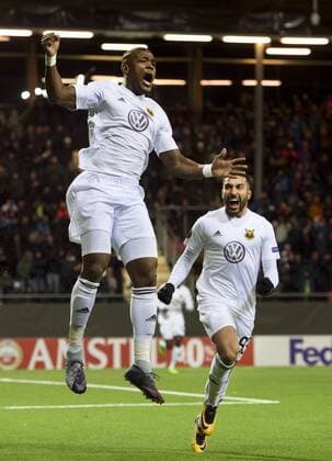 171019 Östersunds Salisu Abdullahi Gero jublar efter att ha gjort 1-1 tillsammans med Saman Ghoddos under fotbollsmatchen Europa League mellan Östersund och Athletic Bilbaoi den 19 oktober 2017 i Östersund.  Copyright: NilsxJakobsson BB171019NJ081