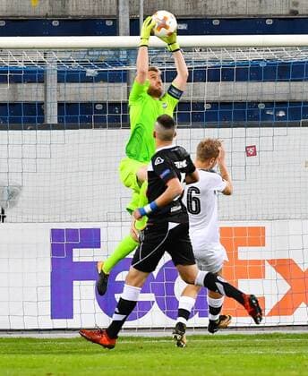 19 10 2017 Lucerne Swissporarena Football men Europe League Season 2017 2018 FC Lugano Viktoria Pilsen 3 2 Picture shows Goalkeeper David there Costa FC Lugano Action shot Single