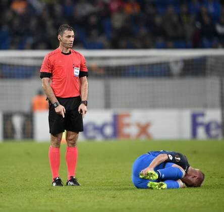 duel Action shot Foul Alparslan Erdem Istanbul BB Medipol Basaksehir against Philipp Ochs TSG 1899 Hoffenheim at Bottom Dmitri Mosyakin RUS gives Free kick TSG 1899 Hoffenheim vs Istanbul BB Medipol Basaksehir Europe League 19 10 2017 TSG 1899 Hoffenheim vs Istanbul BB Medipol Basaksehir