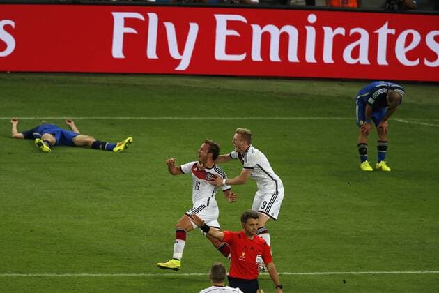 RIO DE JANEIRO , 13-07-2014 , World Cup 2014 , Wereldkampioenschap Voetbal in Brazilie, Maracana stadion , WK finale Duitsland - Argentinie , Mario Goetze en Andre Schuerrle na de 1-0 duitsland - argentinie *** Rio the Janeiro 13 07 2014 World Cup 2014 World Championship Football in Brazil Maracana Stadium World Cup final Germany Argentina Mario Goetze and Others Schuerrle after the 1 0 Germany Argentina 