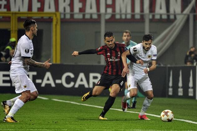 19th October 2017, San Siro, Milan, Italy; Suso of Milan competes for the ball with H& xe9;lder Lopes of Aek Athens during the UEFA Europa League football, AC Milan versus AEK Athens;  ActionPlus11941553