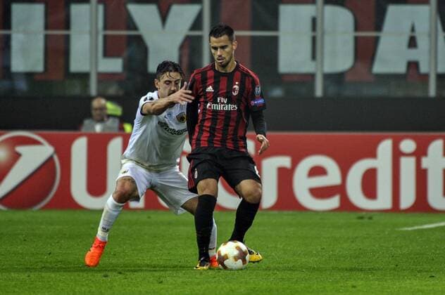 19th October 2017, San Siro, Milan, Italy; Suso of Milan competes for the ball with Andr& xe9; Simones of Aek Athens during the UEFA Europa League football, AC Milan versus AEK Athens;  ActionPlus11941557