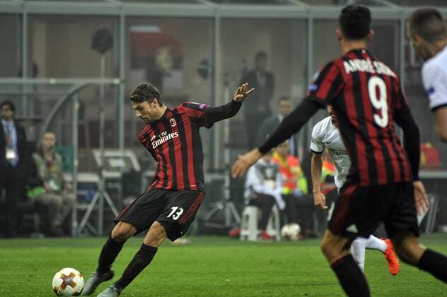 19th October 2017, San Siro, Milan, Italy; Manuel Locatelli of Milan shoots in the UEFA Europa League football, AC Milan versus AEK Athens;  ActionPlus11941563