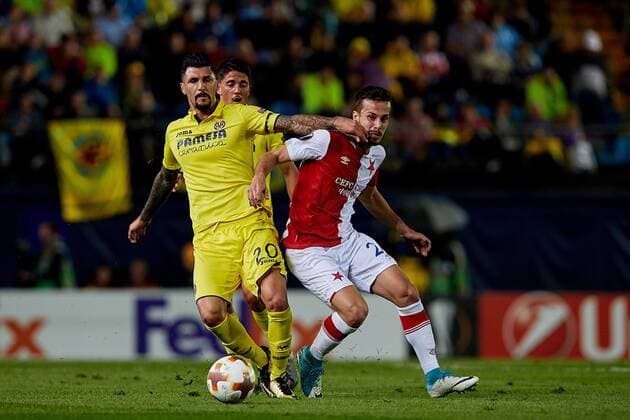 19th October 2017, El Madrigal, Villarreal, Spain; UEFA Europa League football, Villarreal versus Slavia Prague; Soriano (L) of Villarreal CF competes for the ball with Jakub Hromada of SK Slavia Prague;  ActionPlus11941592