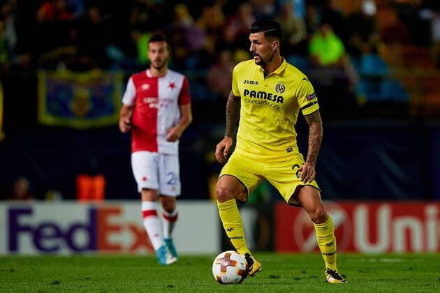19th October 2017, El Madrigal, Villarreal, Spain; UEFA Europa League football, Villarreal versus Slavia Prague; Soriano of Villarreal CF with the ball;  ActionPlus11941587