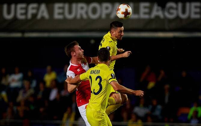 19th October 2017, El Madrigal, Villarreal, Spain; UEFA Europa League football, Villarreal versus Slavia Prague; Antonio Rukavina of Villarreal CF heads the ball;  ActionPlus11941588