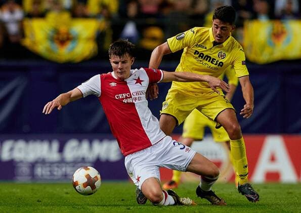 19th October 2017, El Madrigal, Villarreal, Spain; UEFA Europa League football, Villarreal versus Slavia Prague; Eduard Sobol (L) of SK Slavia Prague competes for the ball with Pablo Fornals of Villarreal CF;  ActionPlus11941620