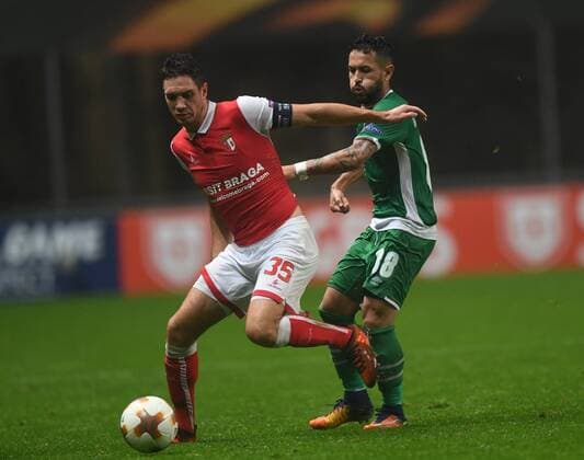 (171020) -- BRAGA, Oct. 20, 2017 -- Nikola Vukcevic(L) of Braga vies with Wanderson of Ludogorets during the Europa League soccer match between SC Braga and PFC Ludogorets 1945 at the Braga Municipal Stadium in Braga, Portugal, on Oct. 19, 2017.) (SP)PORTUGAL-BRAGA-EUROPA LEAGUE-SC BRAGA VS PFC LUDOGORETS ZhangxLiyun 