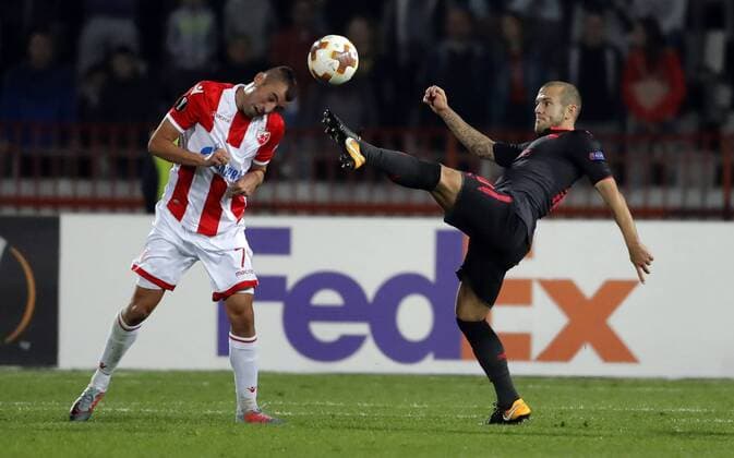 (171020) -- BELGRADE, Oct. 20, 2017 -- Crvena Zvezda s Nenad Krsticic (L) vies with Arsenal s Jack Wilshere during UEFA Europa League match between Crvena Zvezda and Arsenal in Belgrade, Serbia on Oct 19. 2017. Arsenal won 1-0. ) (SP)SERBIA-BELGRADE-SOCCER-UEFA-EUROPA LEAGUE-CRVENA ZVEZDA VS ARSENAL PredragxMilosavljevic 