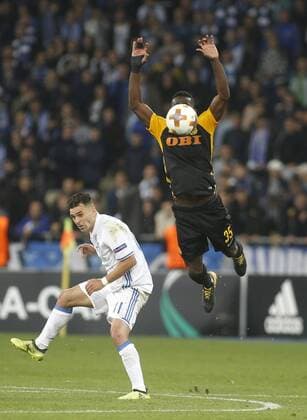 October 19, 2017 - Sekou Sanogo (R ) of Young Boys vies for the ball with Junior Moraes ( L) of Dynamo during the UEFA Europa League Group B soccer match between FC Dynamo Kyiv and FC Young Boys at the NSK Olimpiyskyi in Kyiv, Ukraine, October 19, 2017. The UEFA Europa League Group B soccer match between FC Dynamo Kyiv and FC Young Boys at the NSK Olimpiyskyi in Kyiv. - ZUMAs334 80533737st Copyright: xAnatoliixStepanovx
