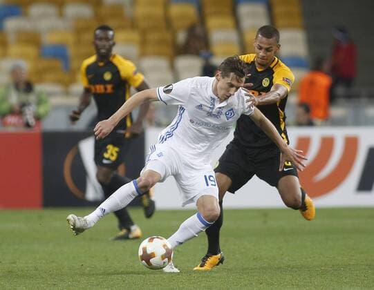 October 19, 2017 - Djibril Sow (R ) of Young Boys vies for the ball with Denys Garmash ( L) of Dynamo during the UEFA Europa League Group B soccer match between FC Dynamo Kyiv and FC Young Boys at the NSK Olimpiyskyi in Kyiv, Ukraine, October 19, 2017. The UEFA Europa League Group B soccer match between FC Dynamo Kyiv and FC Young Boys at the NSK Olimpiyskyi in Kyiv. - ZUMAs334 80533759st Copyright: xAnatoliixStepanovx