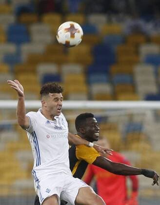October 19, 2017 - Sekou Sanogo (R ) of Young Boys vies for the ball with Junior Moraes ( L) of Dynamo during the UEFA Europa League Group B soccer match between FC Dynamo Kyiv and FC Young Boys at the NSK Olimpiyskyi in Kyiv, Ukraine, October 19, 2017. The UEFA Europa League Group B soccer match between FC Dynamo Kyiv and FC Young Boys at the NSK Olimpiyskyi in Kyiv. - ZUMAs334 80533772st Copyright: xAnatoliixStepanovx