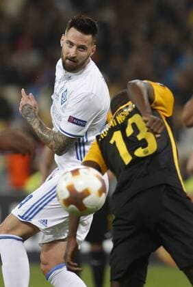 October 19, 2017 - Tamas Kadar (L ) of Dynamo vies for the ball with Nicolas Moumi Ngamaleu (R ) of Young Boys during the UEFA Europa League Group B soccer match between FC Dynamo Kyiv and FC Young Boys at the NSK Olimpiyskyi in Kyiv, Ukraine, October 19, 2017. The UEFA Europa League Group B soccer match between FC Dynamo Kyiv and FC Young Boys at the NSK Olimpiyskyi in Kyiv. - ZUMAs334 80533774st Copyright: xAnatoliixStepanovx