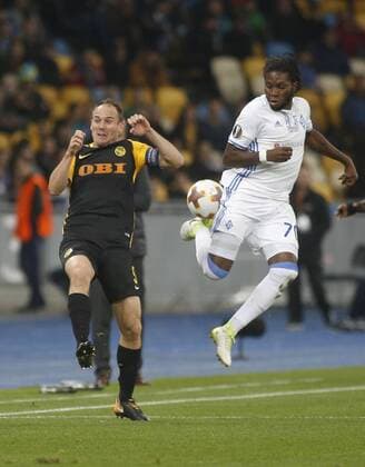 October 19, 2017 - Dieumerci Mbokani (R ) of Dynamo vies for the ball with Steve von Bergen (RL) of Young Boys during the UEFA Europa League Group B soccer match between FC Dynamo Kyiv and FC Young Boys at the NSK Olimpiyskyi in Kyiv, Ukraine, October 19, 2017. The UEFA Europa League Group B soccer match between FC Dynamo Kyiv and FC Young Boys at the NSK Olimpiyskyi in Kyiv. - ZUMAs334 80533874st Copyright: xAnatoliixStepanovx
