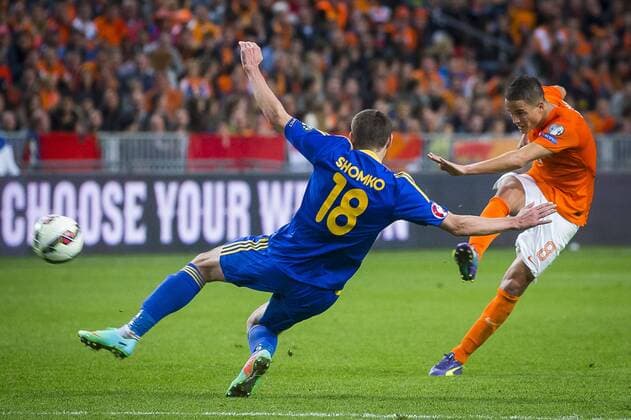 AMSTERDAM, Nederland - Kazachstan, voetbal, interland, oranje, kwalificatie EK 2016, 15-10-2014, Stadion de Arena, schot van Nederland speler Ibrahim Afellay (R), Kazachstan speler Dmitri Shomko (L). nederland - kazachstan *** Amsterdam The Netherlands Kazakhstan Football interland Orange qualification I 2016 15 10 2014 Stadium the Arena shot from The Netherlands player Ibrahim Afellay R Kazakhstan player Dmitri Shomko L The Netherlands Kazakhstan 