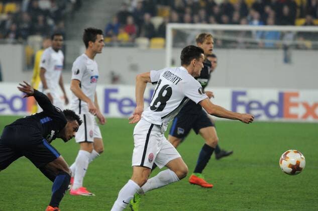 FC Zorya Luhansk - FC Hertha BSC Berlin - left Valentino Lazano, right - Oleksandr Andriyevskiy  Copyright: xLYSEIKOxMarkiianx