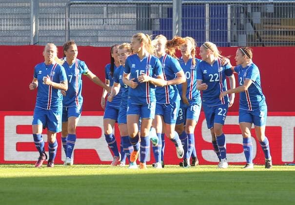 20 10 2017 xsvx Soccer WM Qualification Women Germany Iceland emspor v l Torjubel after the gate to the celebrating the goal celebrate 0 1 by Dagny Brynjarsdottir Iceland Wiesbaden