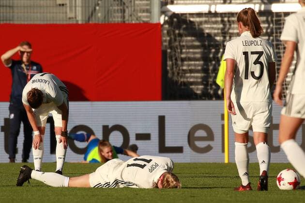 20 10 2017 xavx Soccer WC Qualification Women Germany Iceland emspor v l Alexandra Popp Germany Germany Wiesbaden