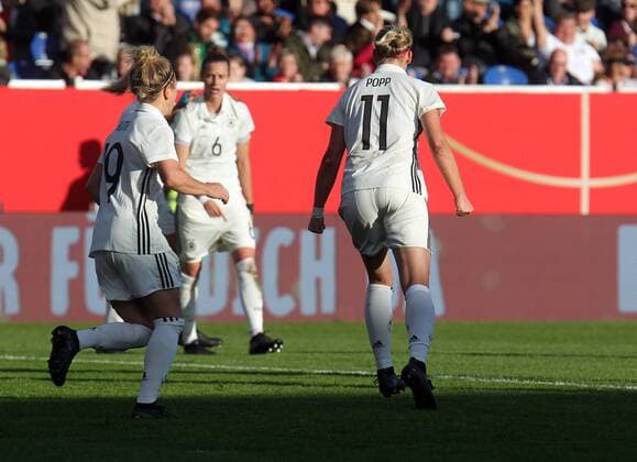 20 10 2017 xsvx Soccer WM Qualification Women Germany Iceland emspor v l Torjubel after the gate to the celebrating the goal celebrate 1 1 Alexandra Popp German womens national team DFB Wiesbaden