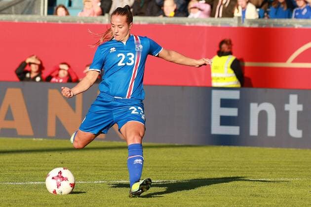 20 10 2017 xavx Soccer WM Qualification Women Germany Iceland emspor v l Fanndis Fridriksdottir Iceland Iceland on the ball Single image Freisetzer Wiesbaden