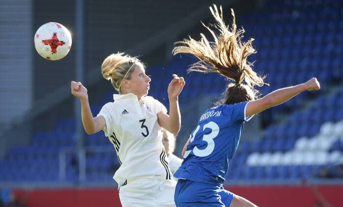 Wiesbaden Soccer World Cup Women Qualification Germany vs Iceland from left Kathrin Hendrich Ger Fanndis Fridriksdottir Iceland