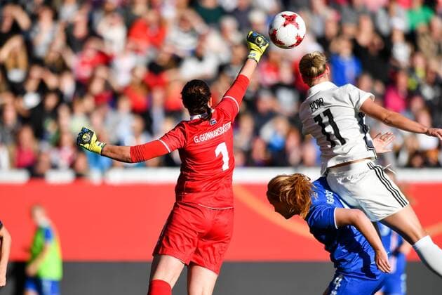 Gudbjörg Gunnarsdottir Iceland 1 is about to leave Alexandra Popp Germany Germany DFB 11 Football World Cup 2019 Qualifikation Germany Iceland xmkx
