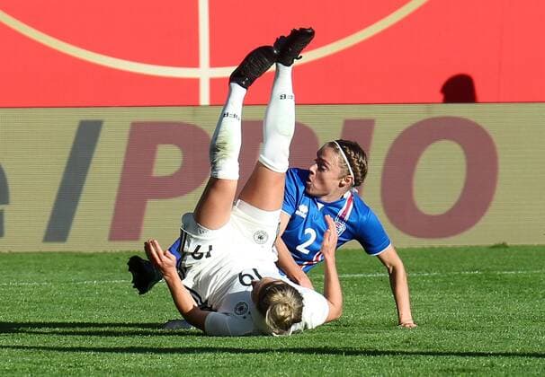 20 10 2017 xsvx Soccer World Cup Qualification Women Germany Iceland emspor v l Svenja Huth German Women National Team DFB Sif Atladottir Iceland Wiesbaden