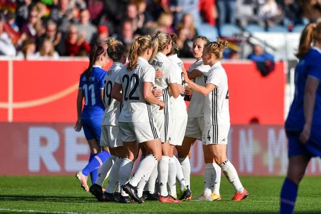 Cheerleader happy cheer Goal Celebration Germany 1 1 Soccer World Cup 2019 Qualification Germany Iceland xmkx