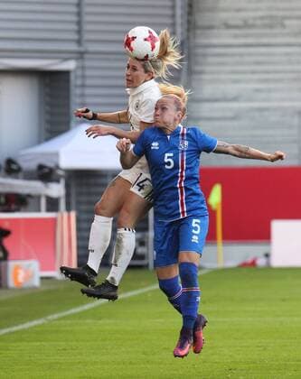 20 10 2017 xsvx Soccer World Cup Qualification Women Germany Iceland emspor v l Annaballes German Women National Team DFB Gunnhildur Yrsa Jonsdottir Iceland Headballdual Kopfball Zweikampf Wiesbaden