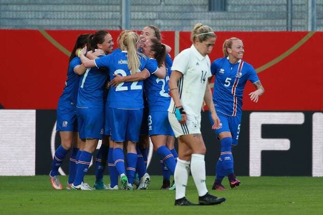 20 10 2017 xavx Soccer World Cup Qualification Women Germany Iceland emspor v l celebrate the goal Torjubel zum 1 3 by Dagny Brynjarsdottir Iceland Iceland Anna Blässe Germany Germany disappointed disappointed looking dissapointed Wiesbaden
