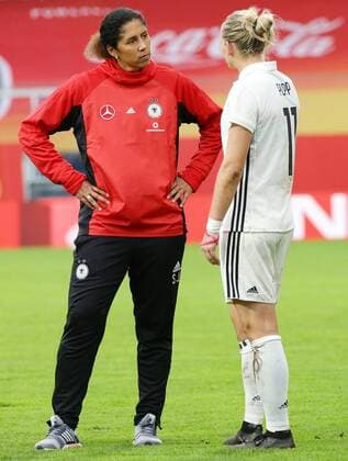 Wiesbaden Soccer World Cup Women World Cup Qualification Germany vs Iceland from left Steffi Jones Germany Alexandra Popp GER