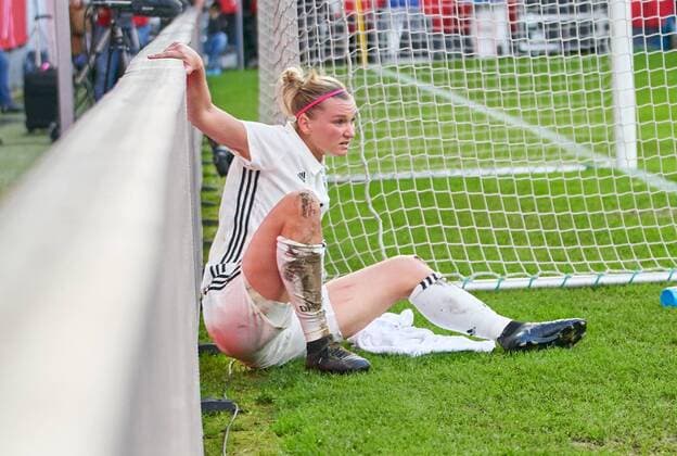 Alexandra POPP DFB 11 emotions disappointed disappointment frustration frustration sad sad desperate desperation on the ground GERMANY ISLAND 2 3 Soccer Laenderspiel Women Qualification for the World Cup 2019 in France Wiesbaden Germany 20 10 2017