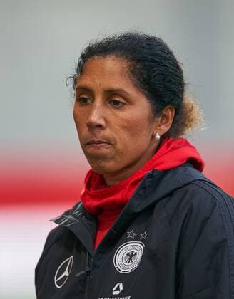 Steffi JONES trainer girlfriends girlfriends emotions disappointed disappointment frustrated sadness sad desperation desperation half figure action single portrait portraits single action GERMANY ISLAND Soccer Laenderspiel womens qualification for the 2019 World Cup in France Wiesbaden Germany 20 10 2017