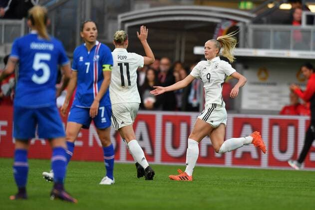 Lea Schüller Germany 9 jubelt after 2 3 with Alexandra Popp Germany Germany DFB 11 Soccer World Cup 2019 Qualification Germany Iceland xmkx