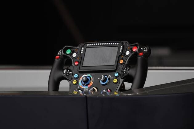20.10.2017 - Free Practice 1, The steering wheel of Red Bull Racing RB13 United States Grand Prix, Austin 19 - 22 October 2017 20.10.2017 - Free Practice 1, The steering wheel of Red Bull Racing RB13 