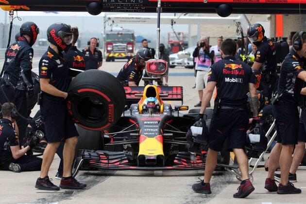 20.10.2017 - Free Practice 1, Daniel Ricciardo (AUS) Red Bull Racing RB13 United States Grand Prix, Austin 19 - 22 October 2017 20.10.2017 - Free Practice 1, Daniel Ricciardo (AUS) Red Bull Racing RB13 
