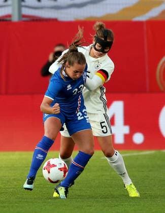 Germany Wiesbaden Brita Arena 20 10 2017 Soccer World Cup Qualification Germany Iceland Image v lk Fanndis Fridriksdottir Island 23 and Babett Peter Germany 5 Copyright: HMBxMedia xHeikoxBecker
